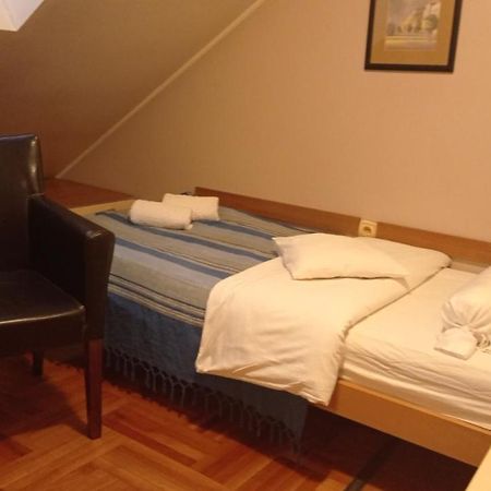 Car Royal Apartments And Rooms โนวีซาด ภายนอก รูปภาพ