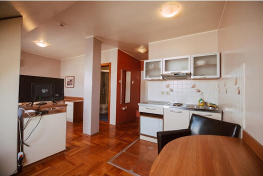 Car Royal Apartments And Rooms โนวีซาด ภายนอก รูปภาพ