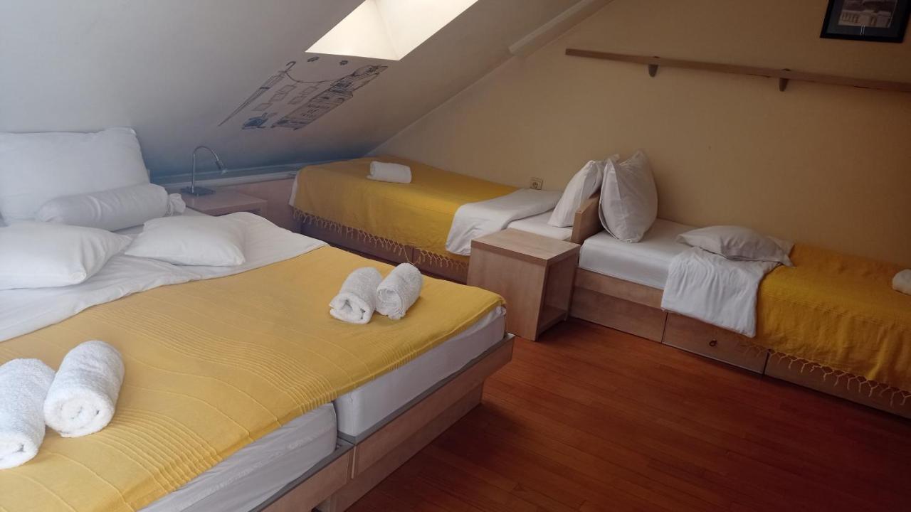 Car Royal Apartments And Rooms โนวีซาด ภายนอก รูปภาพ