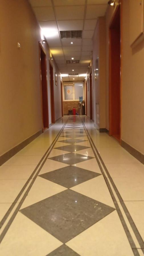 Car Royal Apartments And Rooms โนวีซาด ภายนอก รูปภาพ