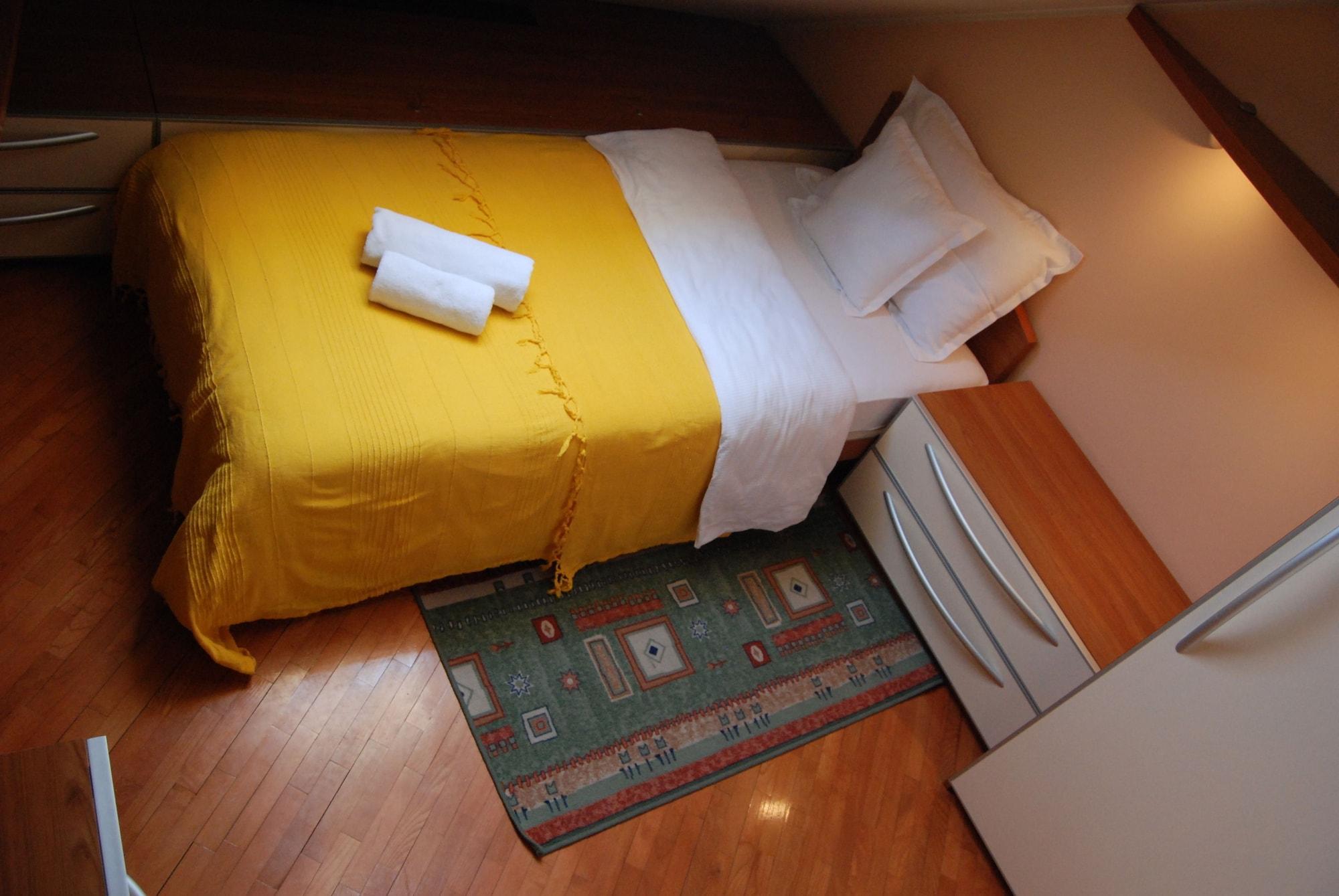 Car Royal Apartments And Rooms โนวีซาด ภายนอก รูปภาพ