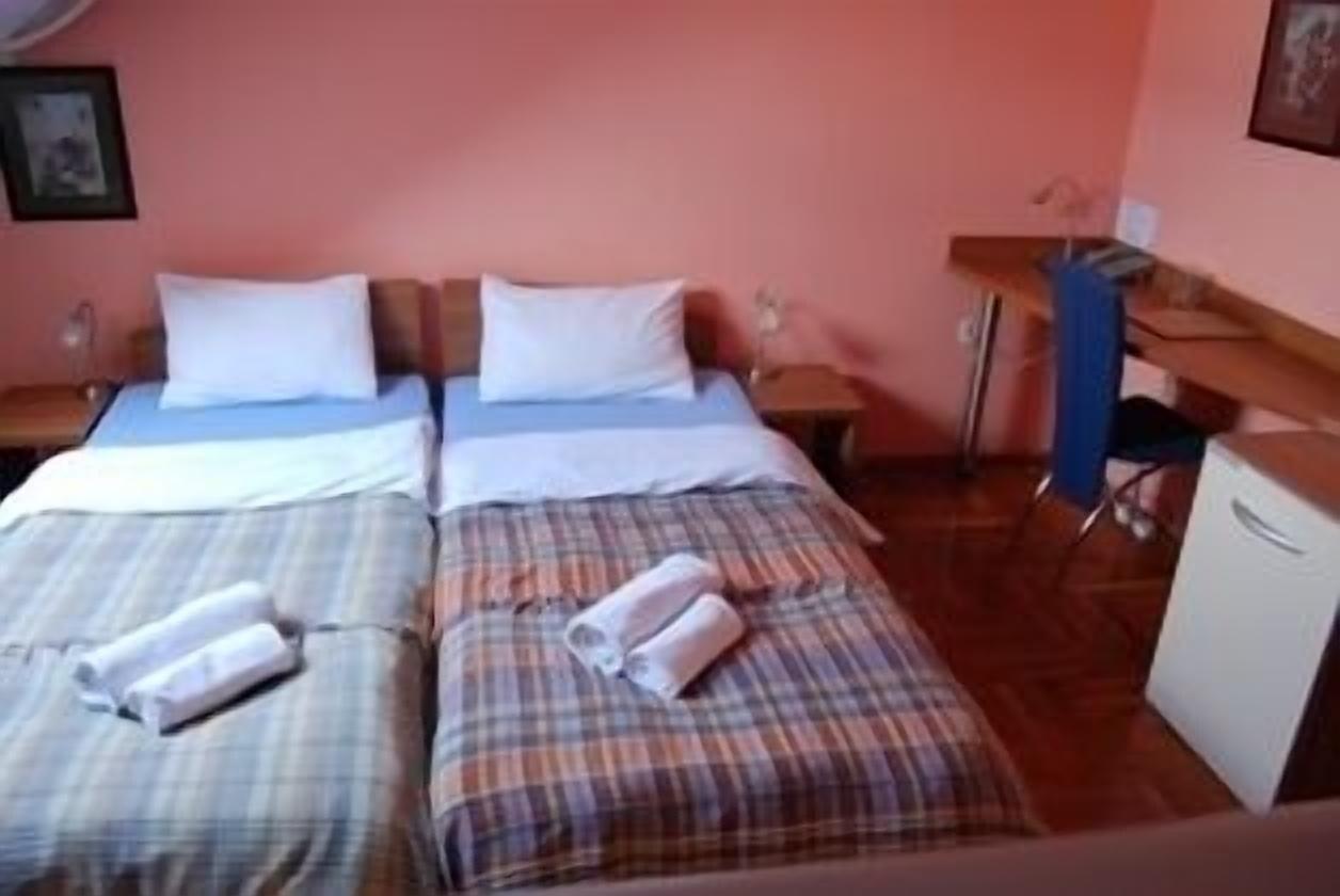 Car Royal Apartments And Rooms โนวีซาด ภายนอก รูปภาพ