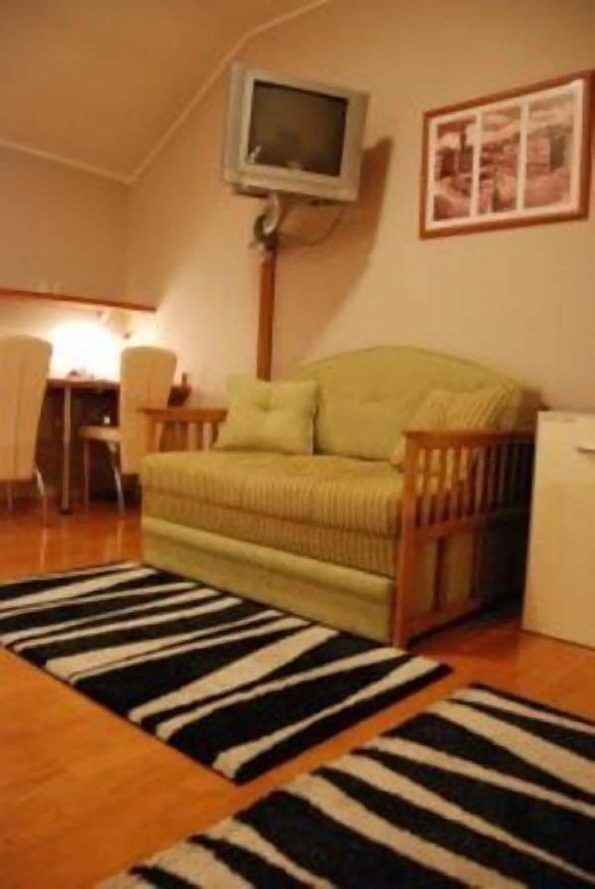 Car Royal Apartments And Rooms โนวีซาด ภายนอก รูปภาพ